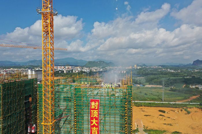 封頂照片。盧瑞陽 攝.JPG