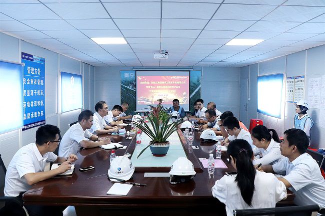 黨課會(huì)議現(xiàn)場(chǎng)。 周煜川攝（修圖）.jpg