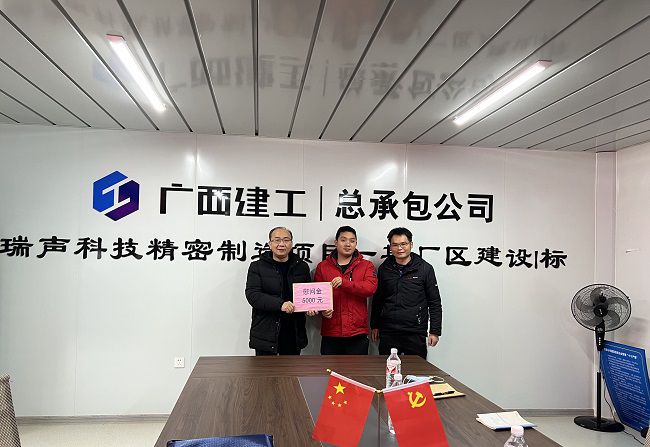 發(fā)放慰問金。廖之錠 攝（修圖）.jpg