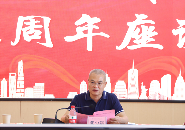 鄧少新講話。楊鈺 攝（修圖）.png