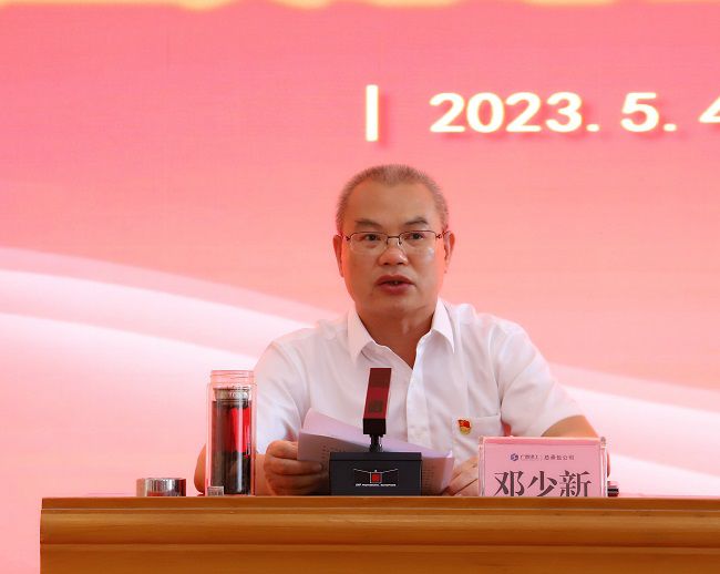 鄧少新做動(dòng)員講話。楊鈺 攝（修圖）.jpg