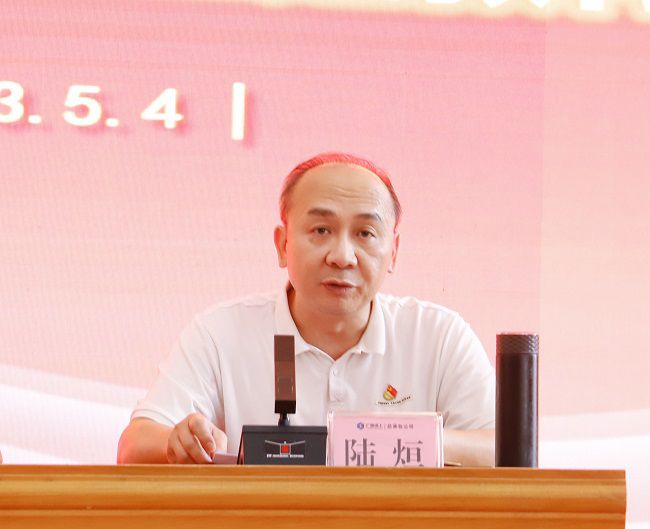 陸烜主持。楊鈺 攝（修圖）.jpg