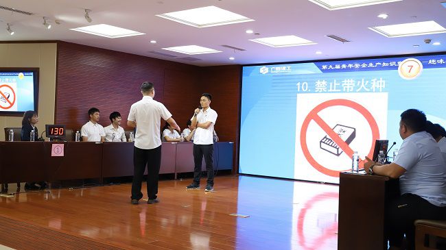 趣味猜詞比賽現(xiàn)場。楊鈺 攝（修圖）.jpg