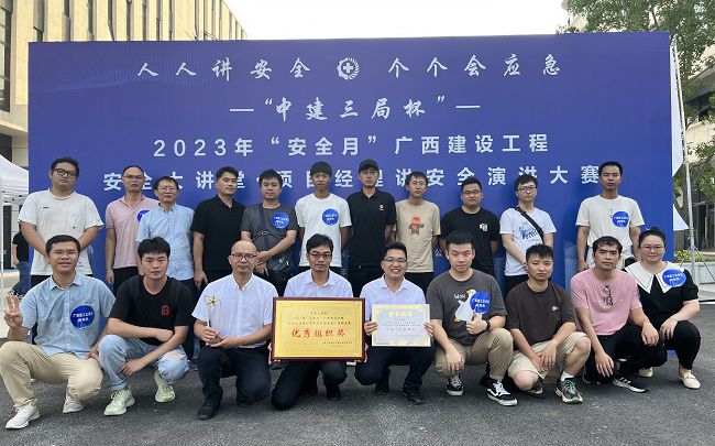 參賽選手及啦啦隊(duì)合影。黃琛晗 攝（修圖）.jpg
